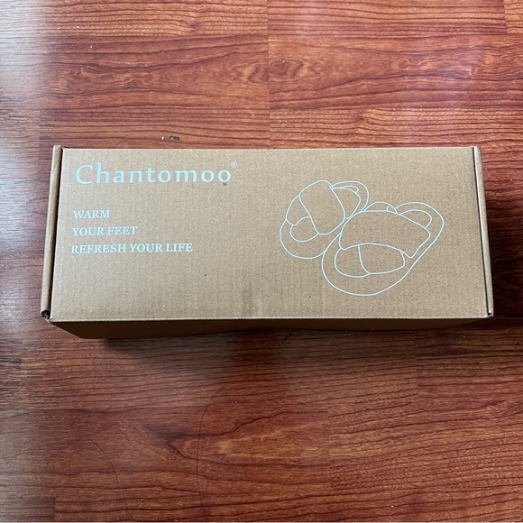 NWB Chantamoo Grey Faux Fur slippers - women’s size 6 - Picture 2 of 6